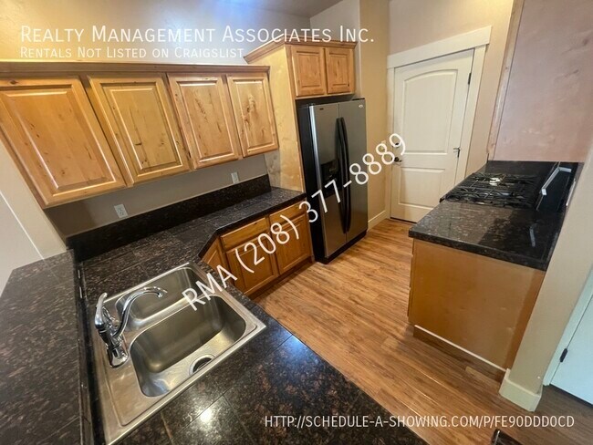 Foto del edificio - Fantastic 3-Bedroom, 2.5 bath Townhome loc...