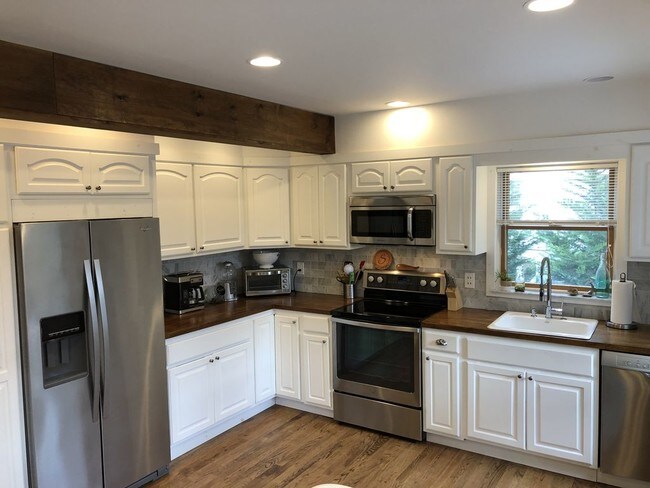 Foto del edificio - 30 Point Breeze Dr