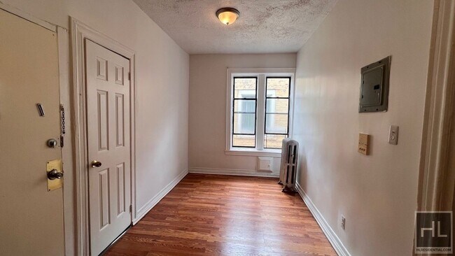 Foto del edificio - 593 Miller Ave