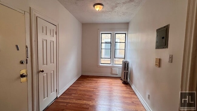 Building Photo - 593 Miller Ave