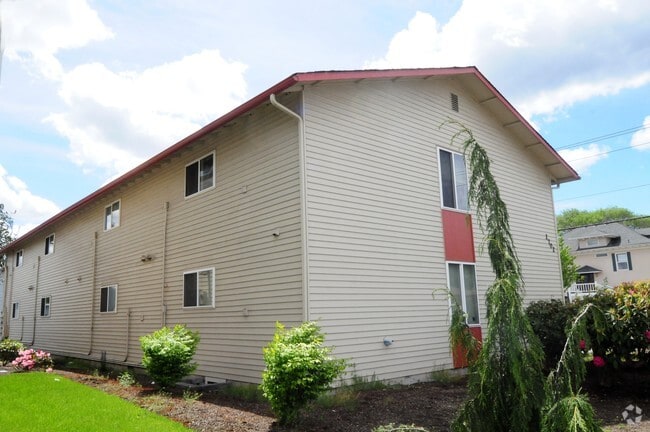 Building Photo - 2702 Everett Ave