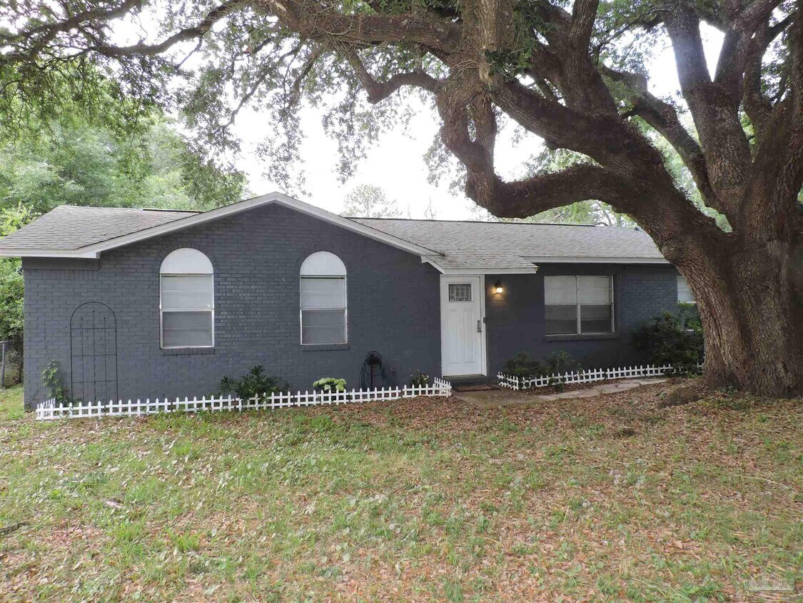 Foto principal - 603 N Crow Rd