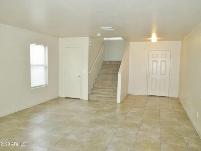 Foto del edificio - 12940 N B St
