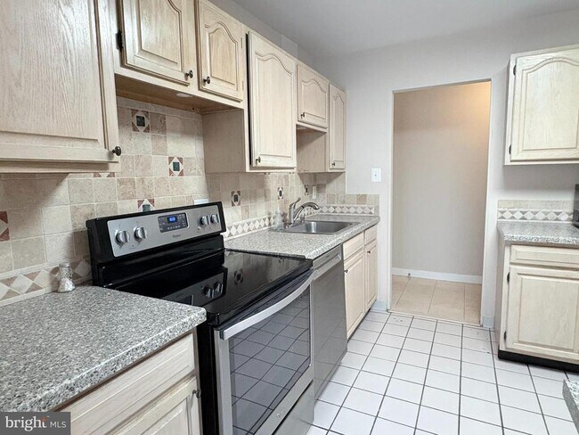 Foto del edificio - 5817 Edson Ln