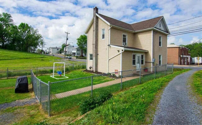 Building Photo - 233 N Main St