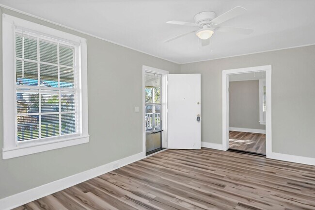 Building Photo - Beautiful historic home for rent in The Avenues of West Columbia!