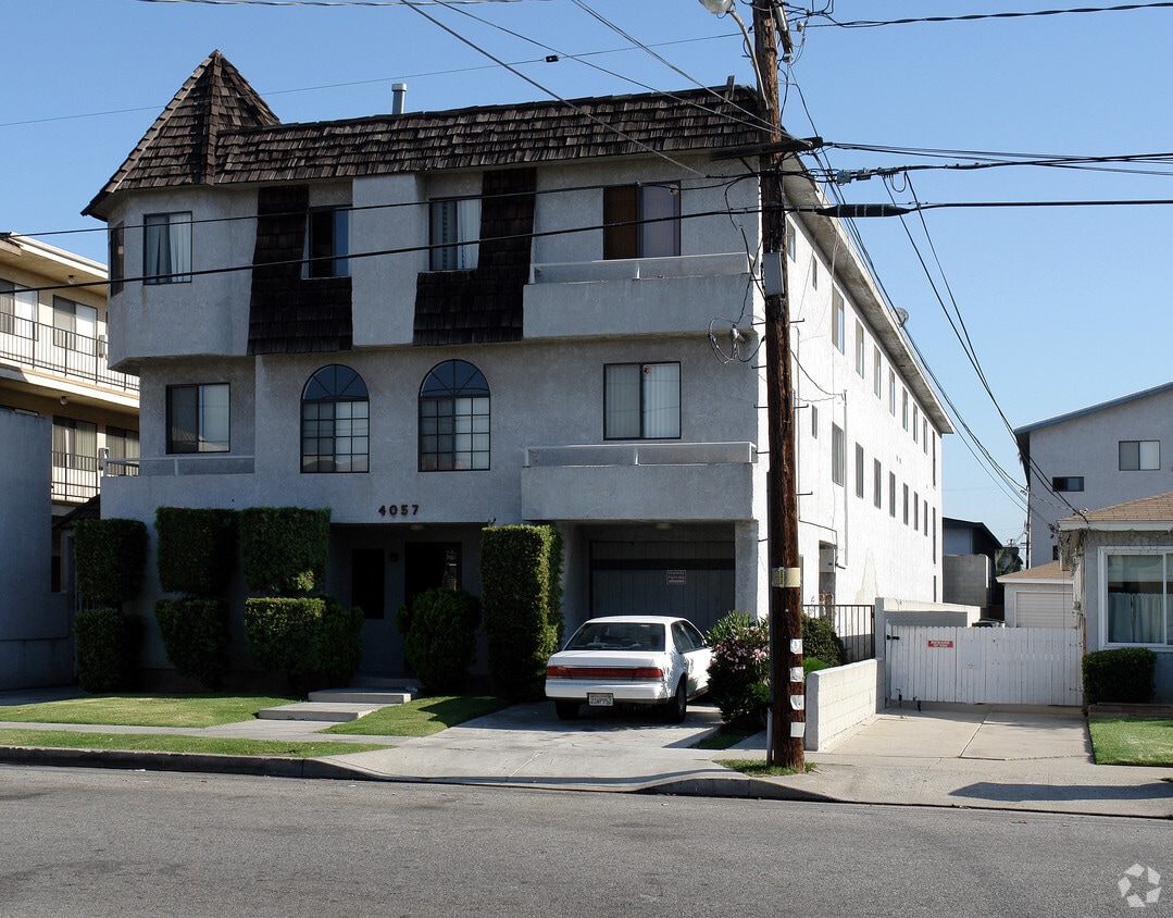 Building Photo - 4057 W 130th St