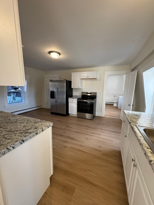 Building Photo - 76 Elm St