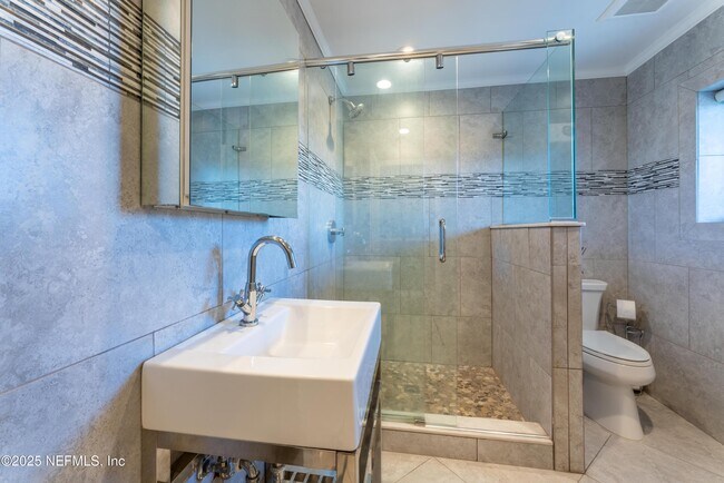 Foto del edificio - 1737 1st St N
