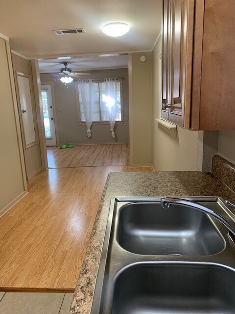 Foto del edificio - CUTE 2 BDRM COTTAGE CLOSE TO WATER ACCESS