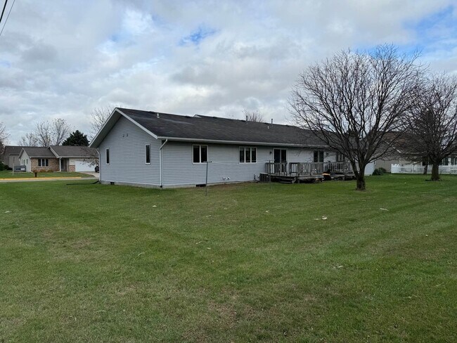 Building Photo - 1625 Locust Ln