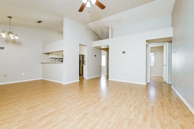 Building Photo - 1310 Coolmont Dr