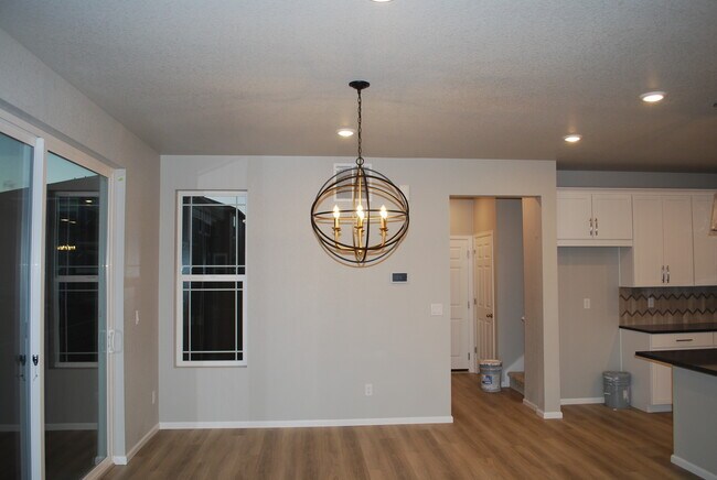 Building Photo - 472 Brailsford St