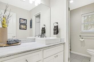 Building Photo - 5534 Loch Lomond Dr