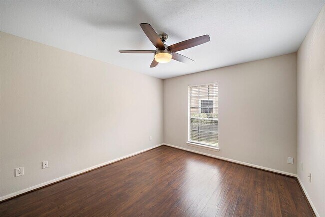 Foto del edificio - 1860 White Oak Dr