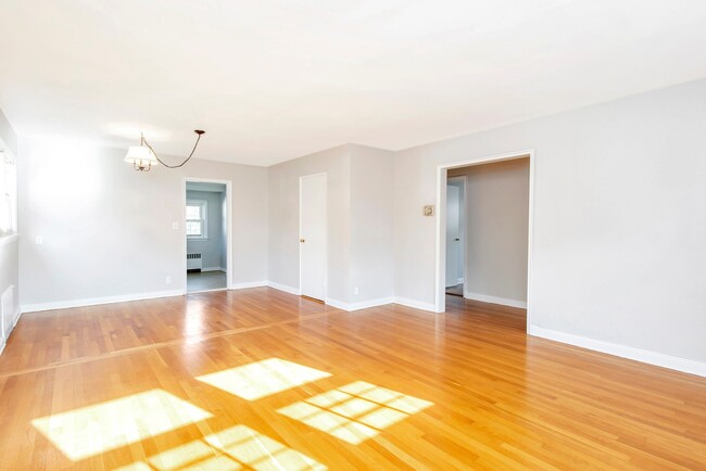 Building Photo - 32 Lester Pl