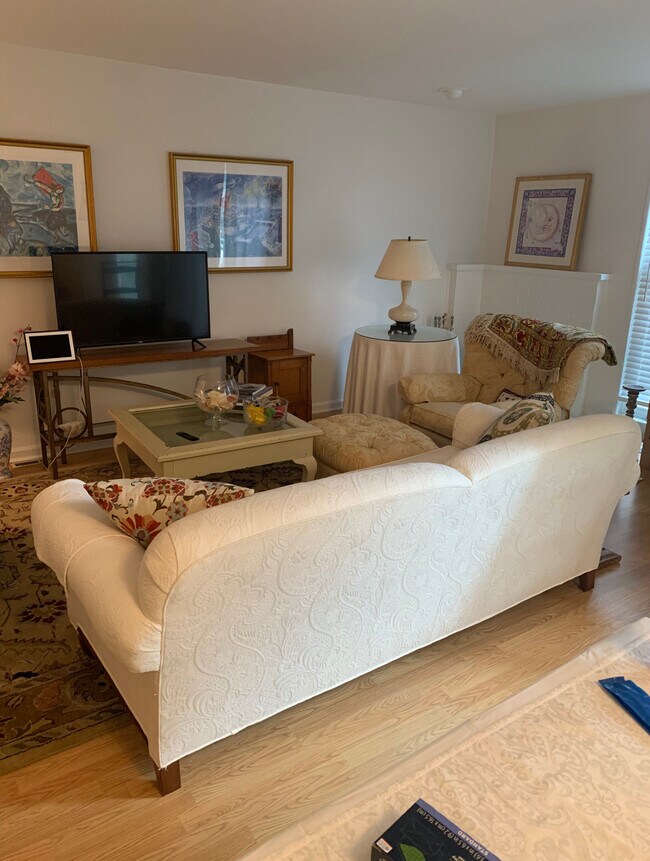 Building Photo - 42 Monticello Dr