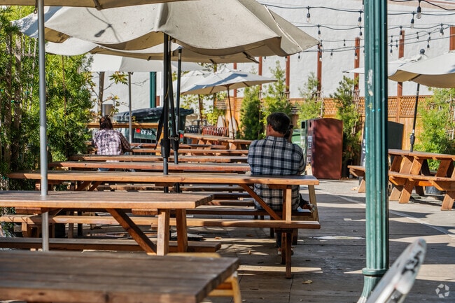 San Anselmo is filled with boutique shops, art galleries, and cozy cafes.