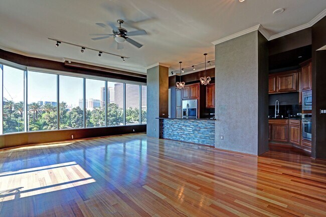 Foto del edificio - 360 E Desert Inn Rd