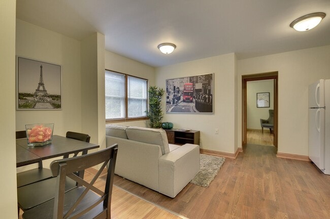 Living Room - 2003 Grand Ave Apartments