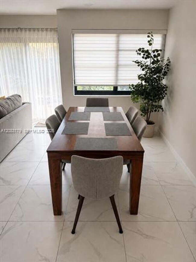 Foto del edificio - 3408 SW 112th Ave