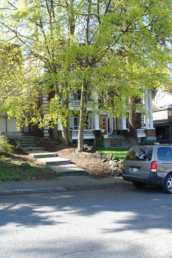 Building Photo - 1311 W 6th Ave