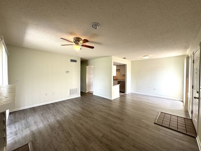Building Photo - 5845 La Costa Dr