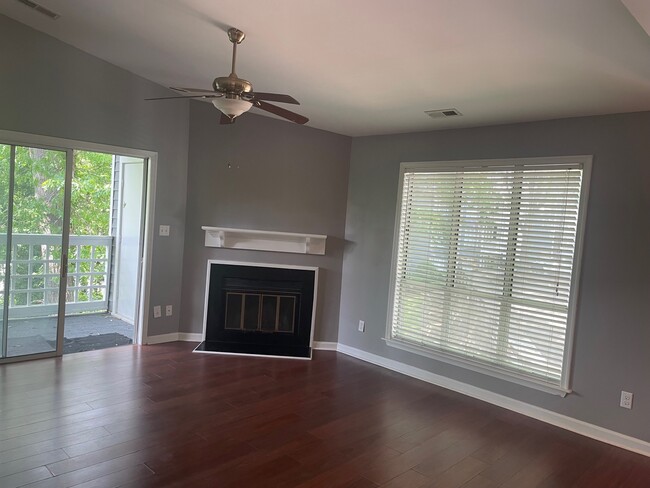 Building Photo - 4110 Sedgewood Dr