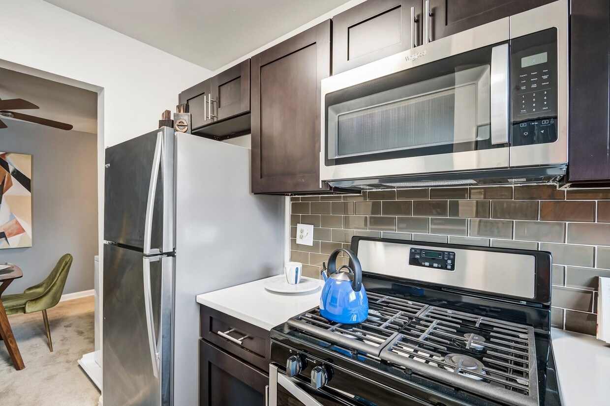 Lynbrook at Mark Center — Community Exterior