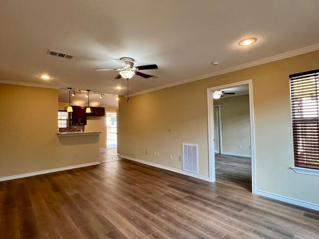 Building Photo - 10815 Hermosa Dr