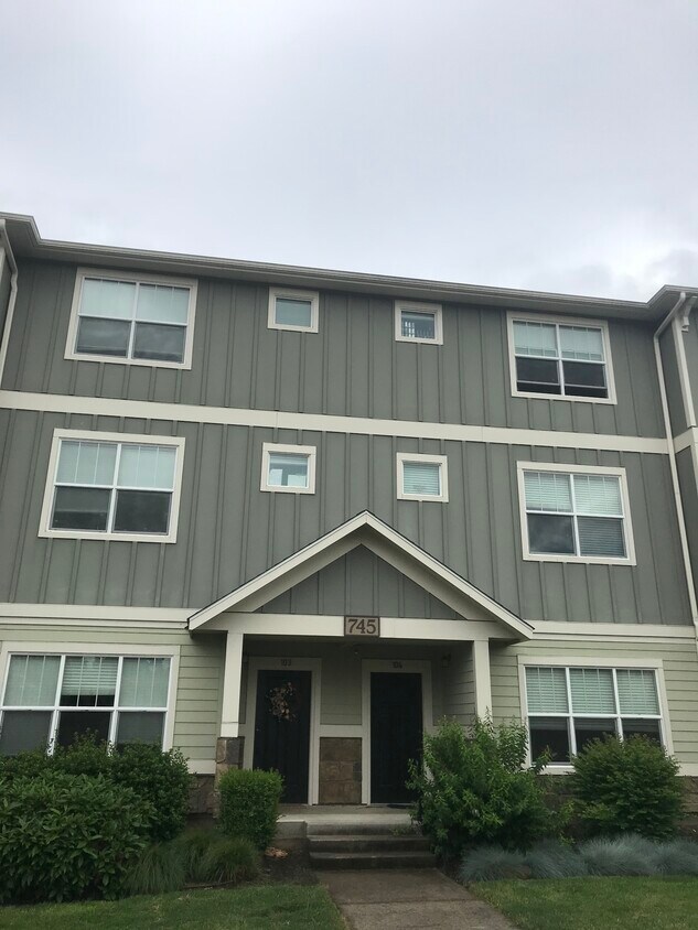 Foto principal - 700 Chickadee St