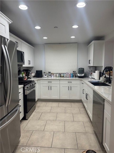 Building Photo - 305 Arnaz Dr