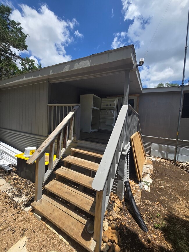 Building Photo - 464 Red Bud Ln