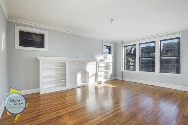 Building Photo - 1030 E Hyde Park Blvd