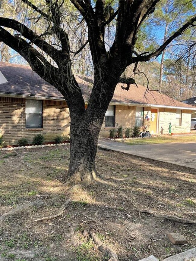 Foto del edificio - 3005 B Manor Lane; Huntsville, TX