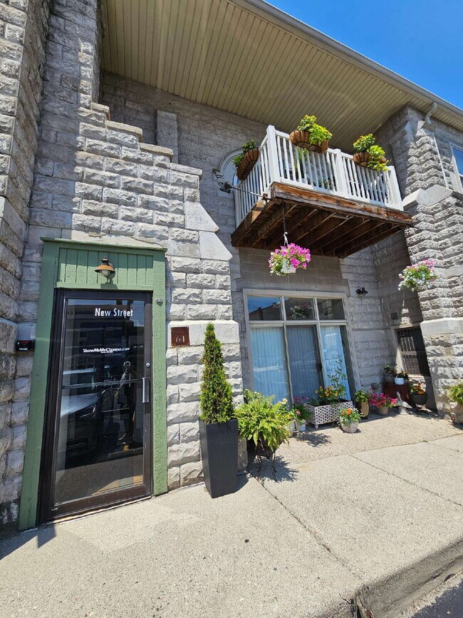 Building Photo - Unique 2 Bedroom Downtown Mount Clemens Loft with Updated Kitchen, Spacious Living Room, Balcony ...