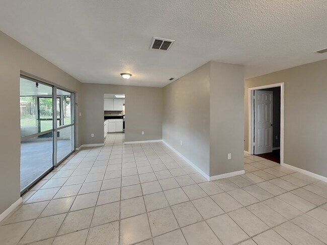 Foto del edificio - 6410 Gamble Dr