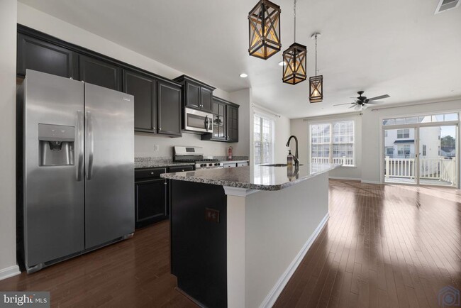 Building Photo - 15211 Lady Lauren Ln