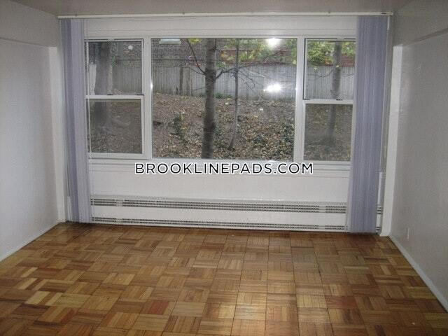 Building Photo - 1440 Beacon St.