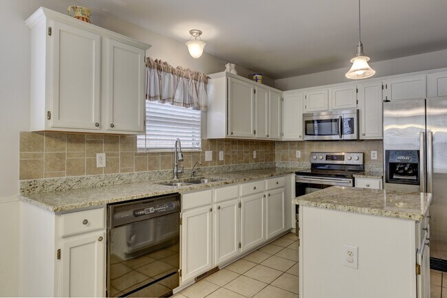 Building Photo - 3004 Helmsdale Ln