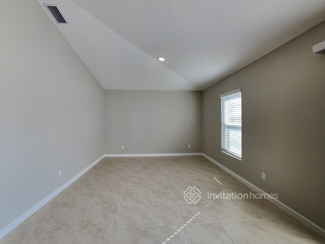 Building Photo - 1698 SE Goucho Ave