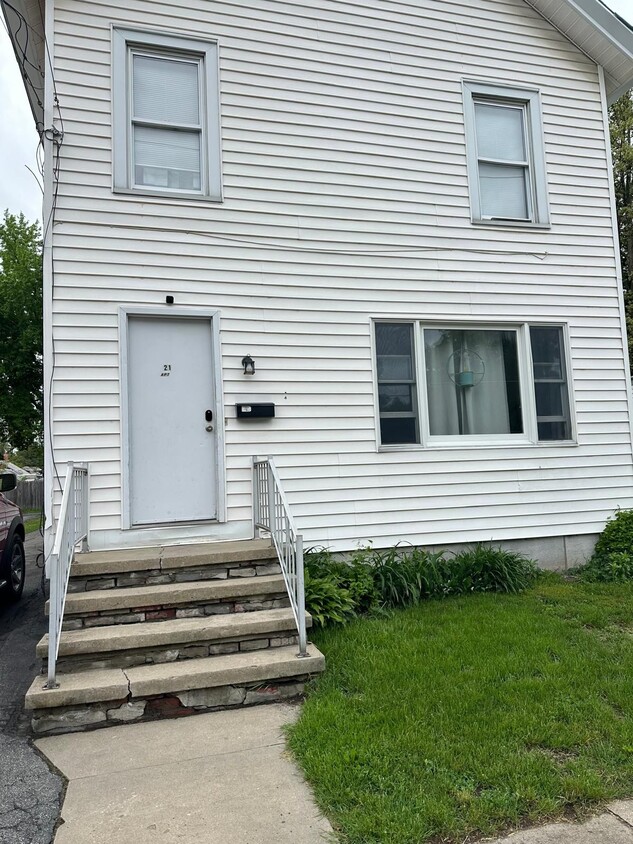 Main Entrance to Apartment - 21 Gage Ave