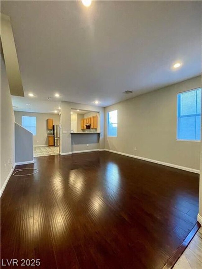 Foto del edificio - Newly Remodeled with Fresh Paint 4 Bed