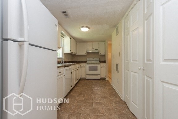 Building Photo - NOW AVAILABLE! - 121 Manchester Dr, Mauldi...