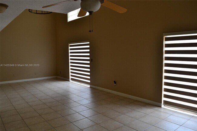 Building Photo - 8550 SW 109th Ave