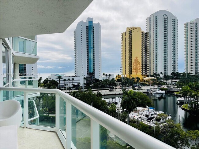 Foto del edificio - 16400 Collins Ave