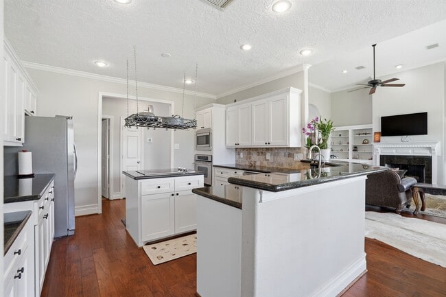 Building Photo - 108 Somerton Dr