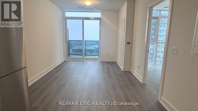 Photo du bâtiment - 2545 Simcoe St N