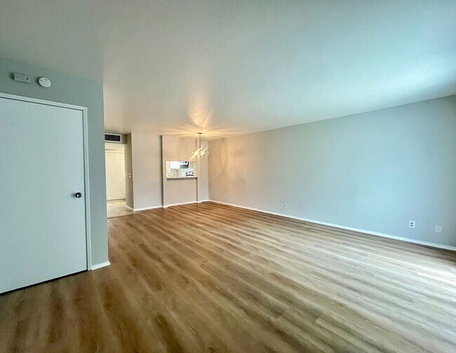 Building Photo - AVAILABLE NOW!! BEAUTIFUL 2 Bedroom 1.5 Bathroom Condo in Palm Desert! MOVE IN SPECIAL HALF OFF O...