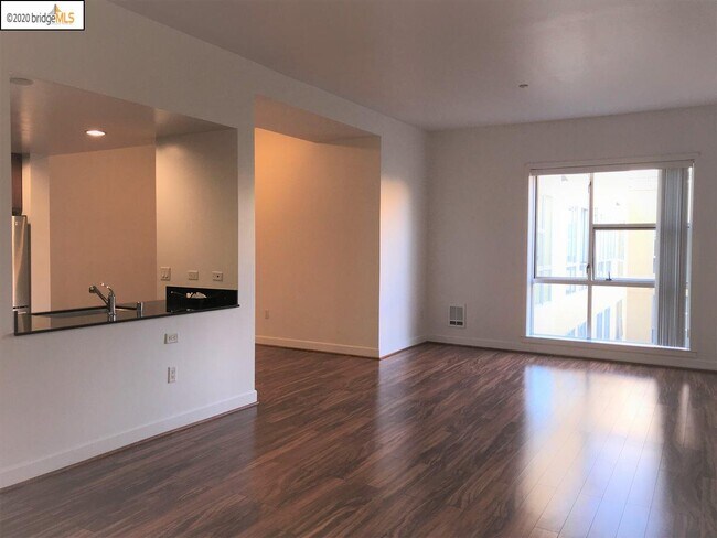 Building Photo - 585 9th St